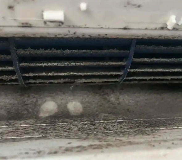 修文空调吹的风有股烧焦味是怎么回事